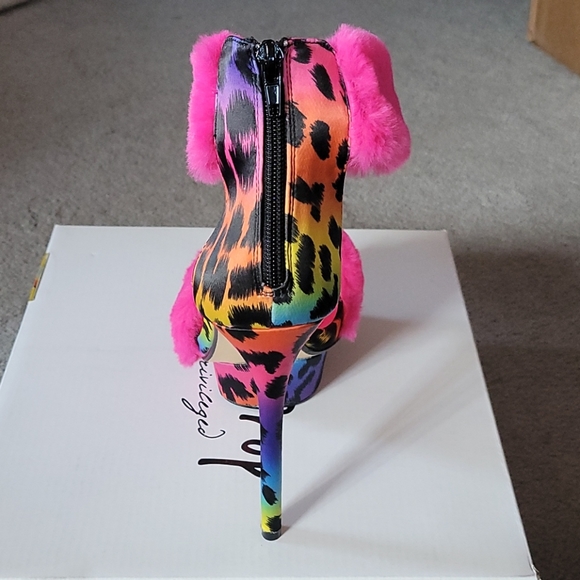 Privileged "Bam Bam" Heels - Picture 3 of 6